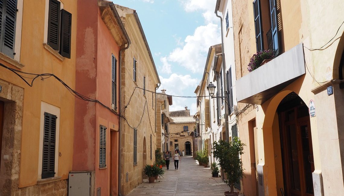 alley-1117326_960_720